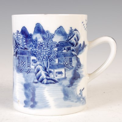 Lot 269 - An 18th century Chinese porcelain blue and...