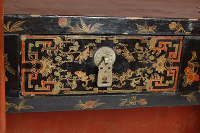Lot 101 - A pair of Chinese lacquer cabinets, Qing Dynasty