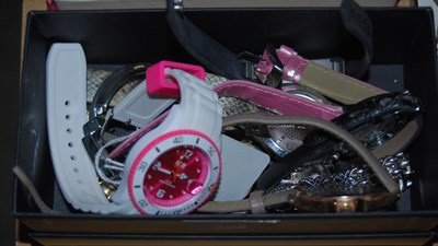 Lot 308 - A box of assorted ladies wristwatches to...