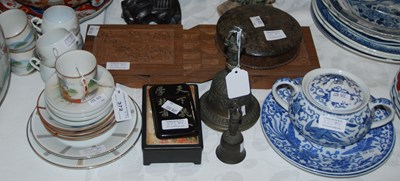 Lot 372 - A group of mixed Chinese and Japanese items,...