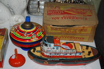 Lot 448 - A collection of vintage tin plate toys...
