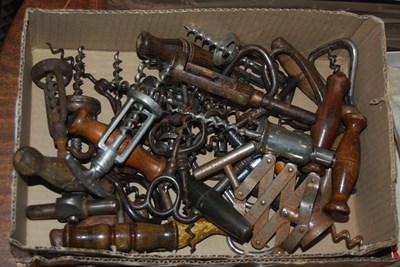 Lot 536 - A collection of assorted vintage corkscrews.