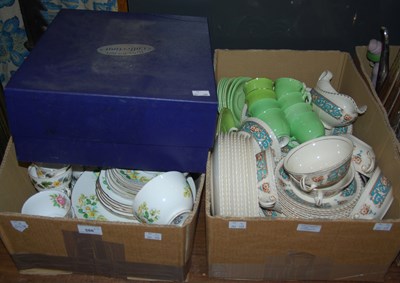 Lot 586 - Two boxes of assorted tea ware, and a boxed...