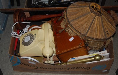 Lot 617 - A box of assorted mixed items to  include a...