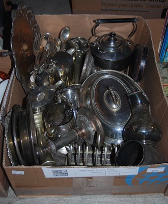 Lot 622 - A box of mixed EP and other metalware.