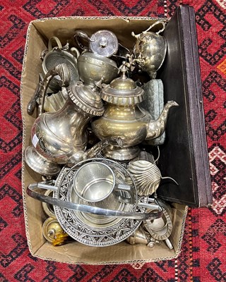 Lot 632 - A box of assorted EP and mixed metalware.