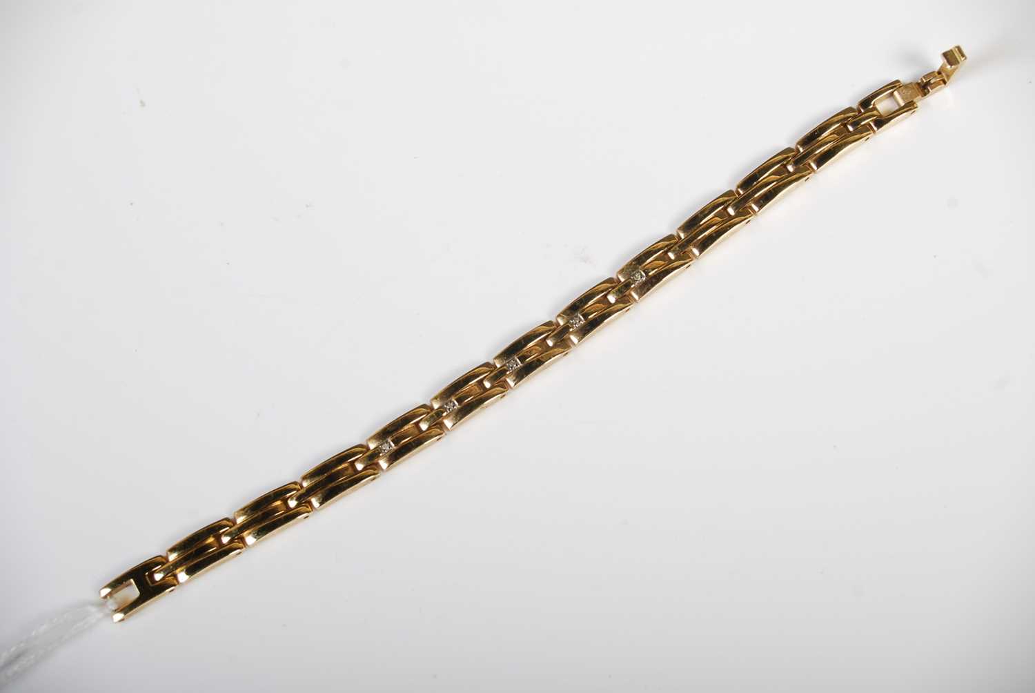 Lot 71 - A yellow metal link bracelet, 19.3 grams.