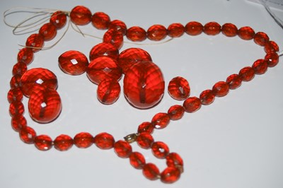 Lot 261 - A vintage faceted amber type bead necklace,...