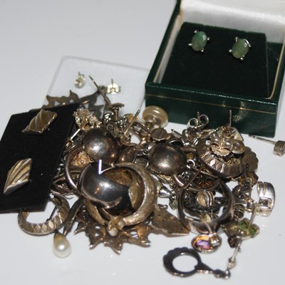 Lot 293 - A collection of assorted silver and white...
