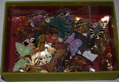 Lot 288 - A collection of assorted vintage butterfly...