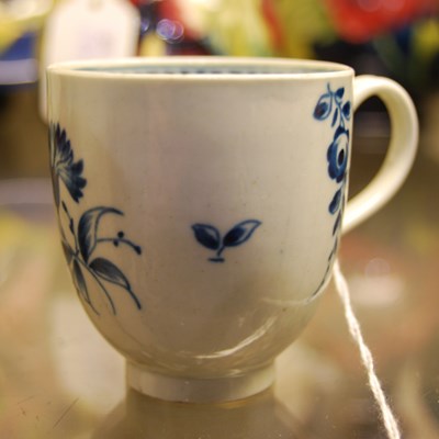 Lot 213A - An 18th century Worcester porcelain blue and...