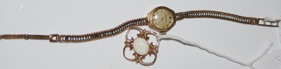 Lot 81 - A vintage ladies 9ct gold cased Caravelle...