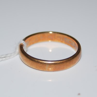 Lot 97 - A vintage yellow metal wedding ring, unmarked...