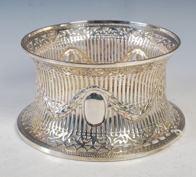 Lot 119 - An Edwardian silver potato ring/ dish ring,...