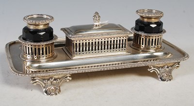 Lot 142 - A smart Edwardian silver and Bristol blue...
