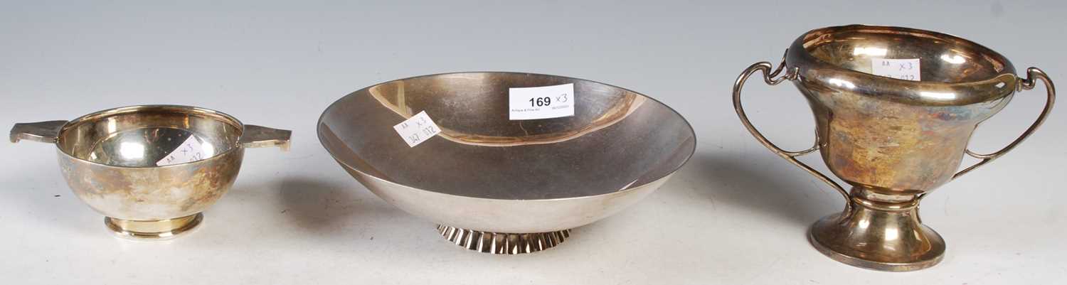 Lot 169 - A group of silver to include an Indian silver...