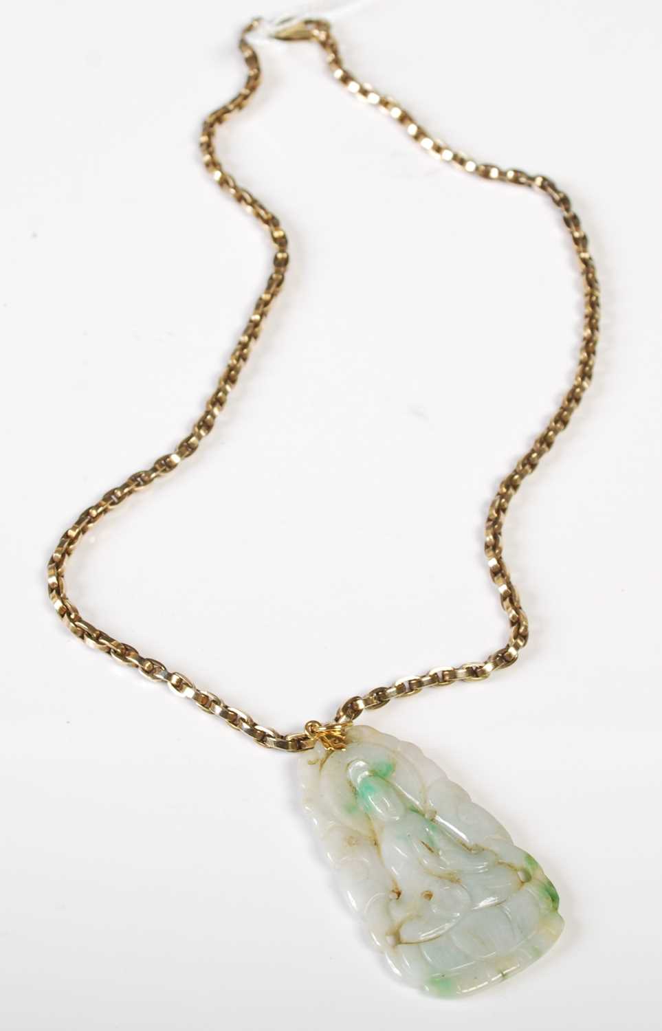 Lot 33 - A 9ct gold necklace suspending a Chinese...