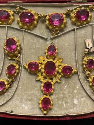 Lot 34 - A 19th century suite of yellow metal and pink...