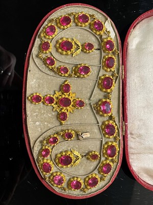 Lot 34 - A 19th century suite of yellow metal and pink...