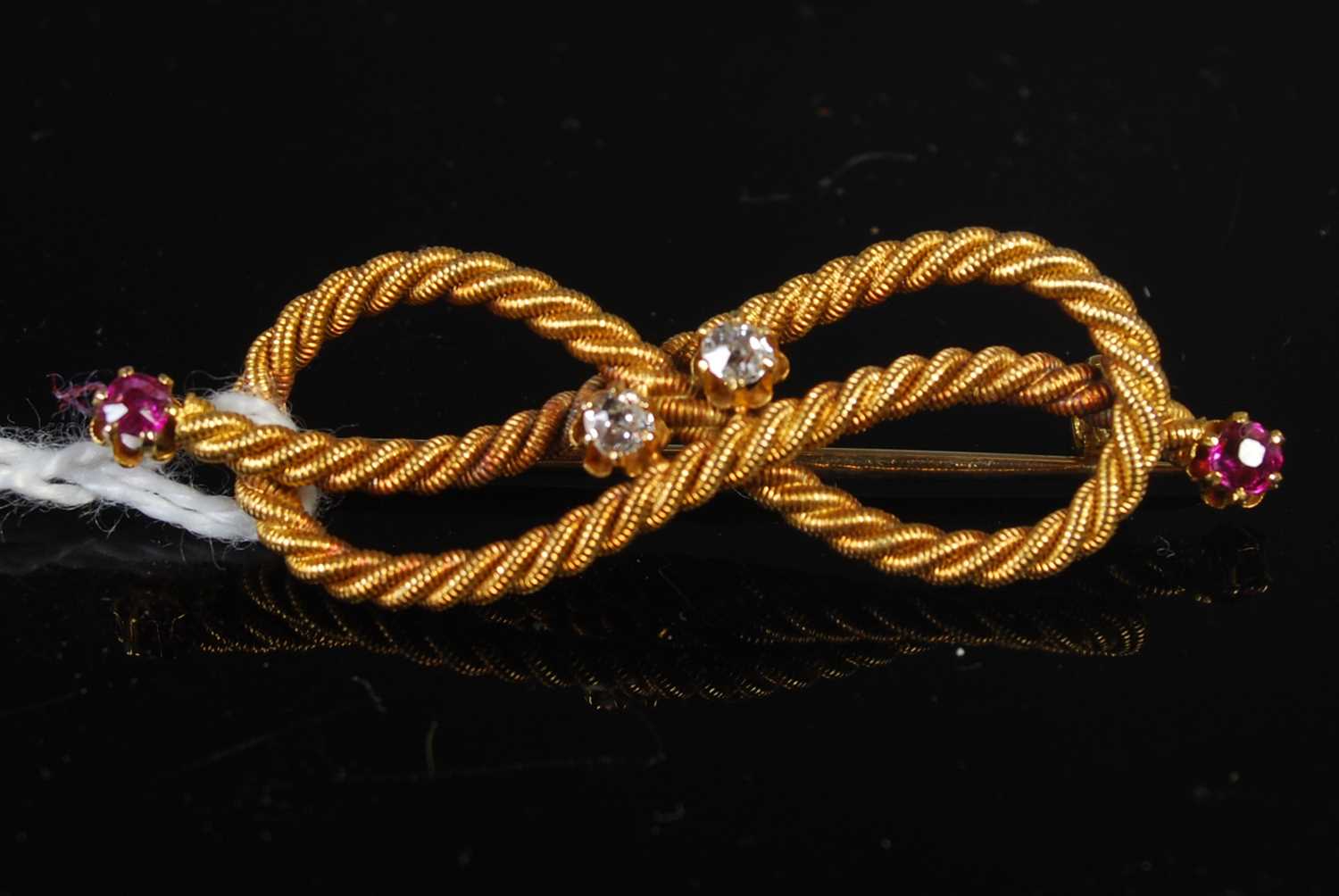 Lot 45 - A late 19th / early 20th century yellow metal...