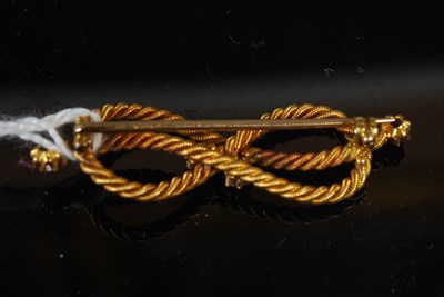 Lot 45 - A late 19th / early 20th century yellow metal...