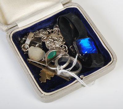 Lot 62 - A collection of assorted jewellery to include...