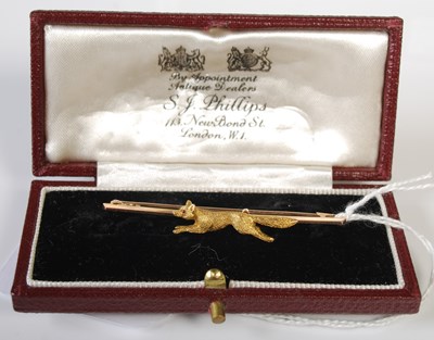 Lot 74 - An early 20th century yellow metal bar brooch,...