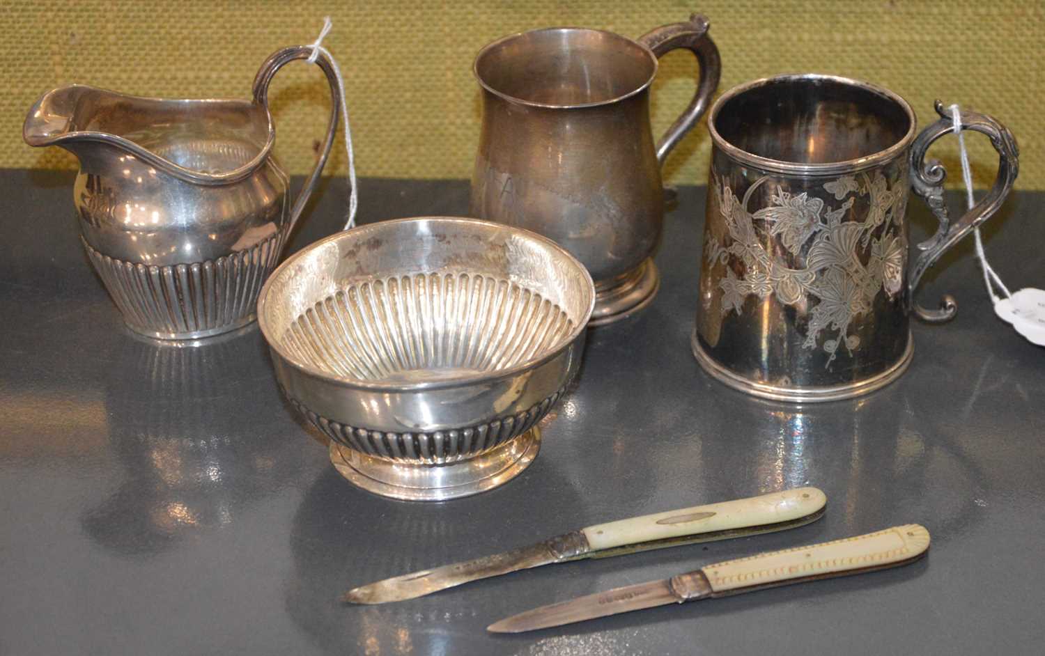 Lot 174 - A collection of assorted silver to include...