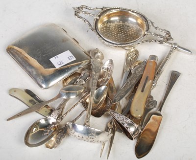 Lot 151 - A collection of silver to include a Birmingham...