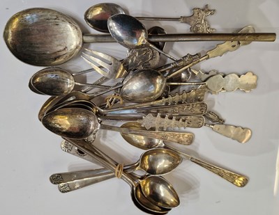 Lot 163 - A collection of assorted antique Chinese...