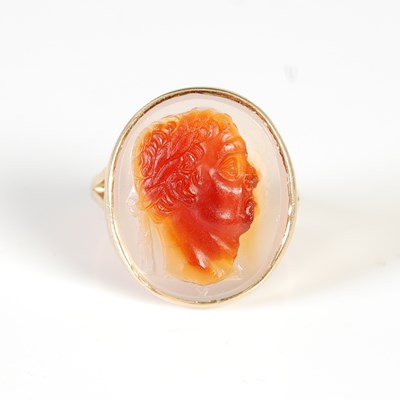 Lot 451D - A yellow metal cameo set ring, set with an...