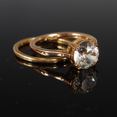 Lot 65 - An 18ct gold wedding ring, size R, 2.4 grams,...