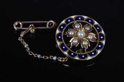 Lot 83 - A late 19th / early 20th century yellow metal,...