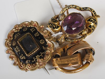 Lot 90 - A Victorian yellow metal oval brooch,...
