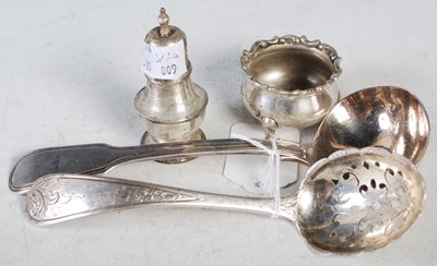 Lot 156 - A group of silver to include a London silver...