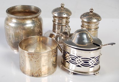 Lot 164 - A group of silver to include Edinburgh silver...