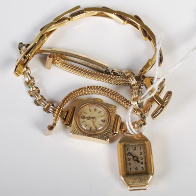Lot 238 - A vintage ladies 9ct gold cased wristwatch...