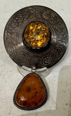 Lot 46 - An early 20th century silver plaid brooch,...