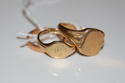 Lot 68 - Three assorted 9ct gold rings, gross weight 10....