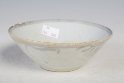 Lot 21 - A Chinese blue and white porcelain bowl, Ming...