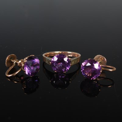 Lot 52 - A white and yellow metal mounted Alexandrite...