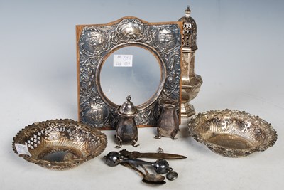 Lot 124 - A collection of silver to include Sheffield...