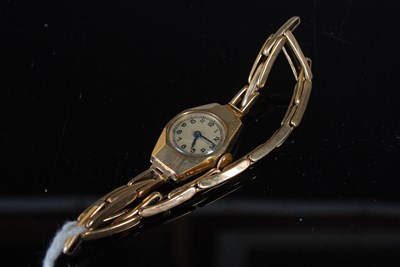 Lot 205 - A vintage 9ct gold cased ladies Art Deco style...